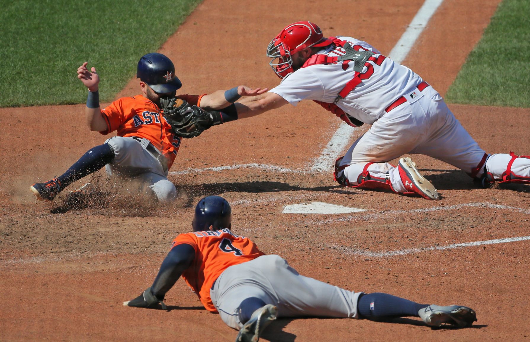 Astros blast off on the Cards 6-2